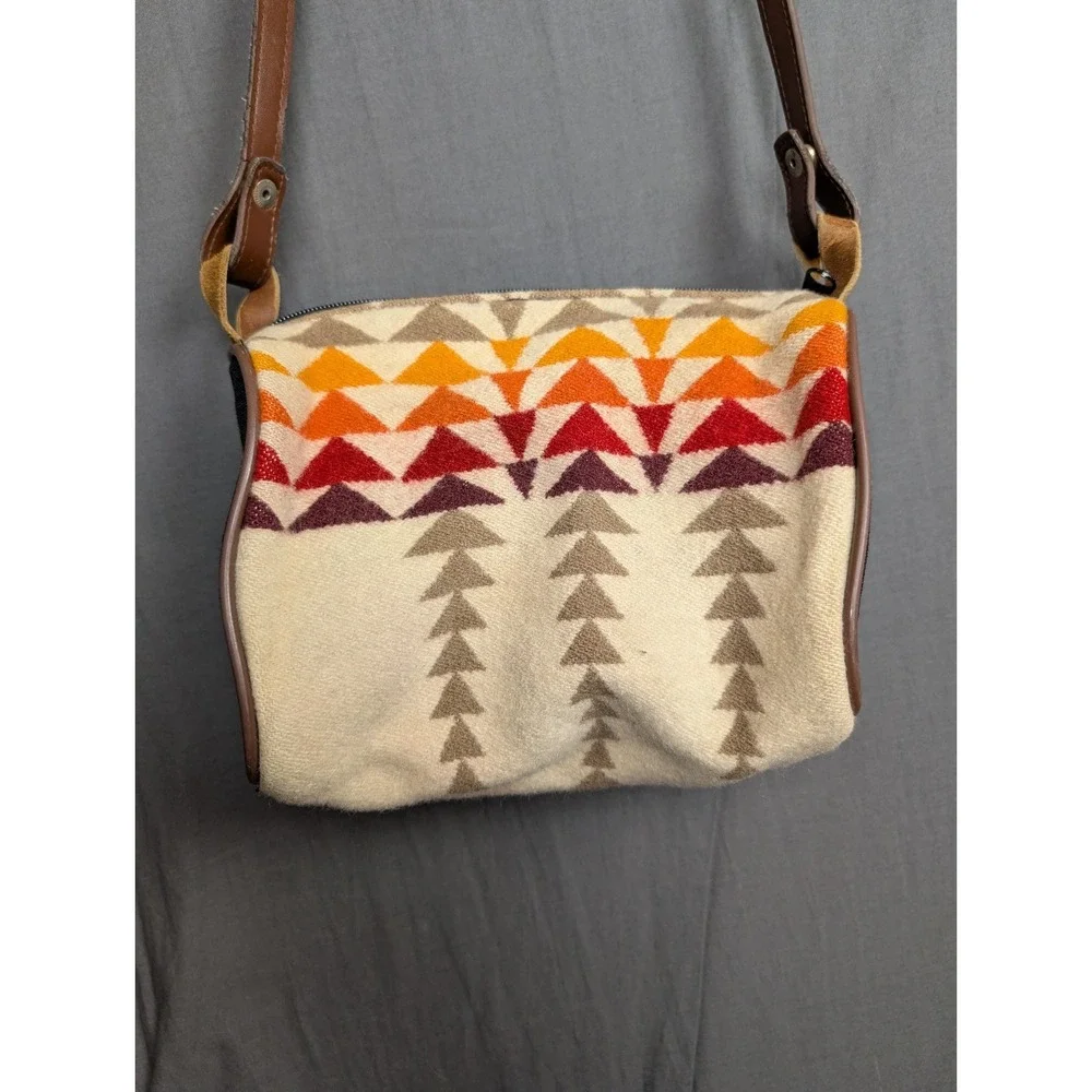 Pendleton Wool Crossbody Purse Bag Barrel Aztec Southwest leather Strap - Picture 4 of 11
